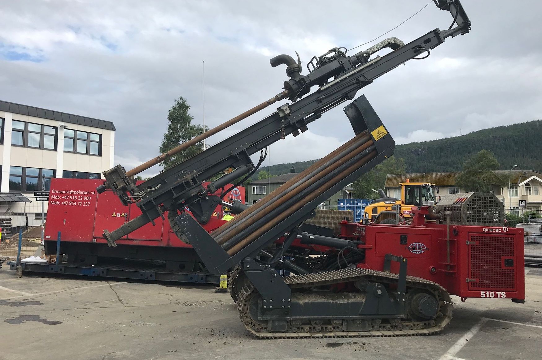 Borerigg Nemek 510 TS ved Rana ungdomsskole i Mo i Rana – Polar Pel AS